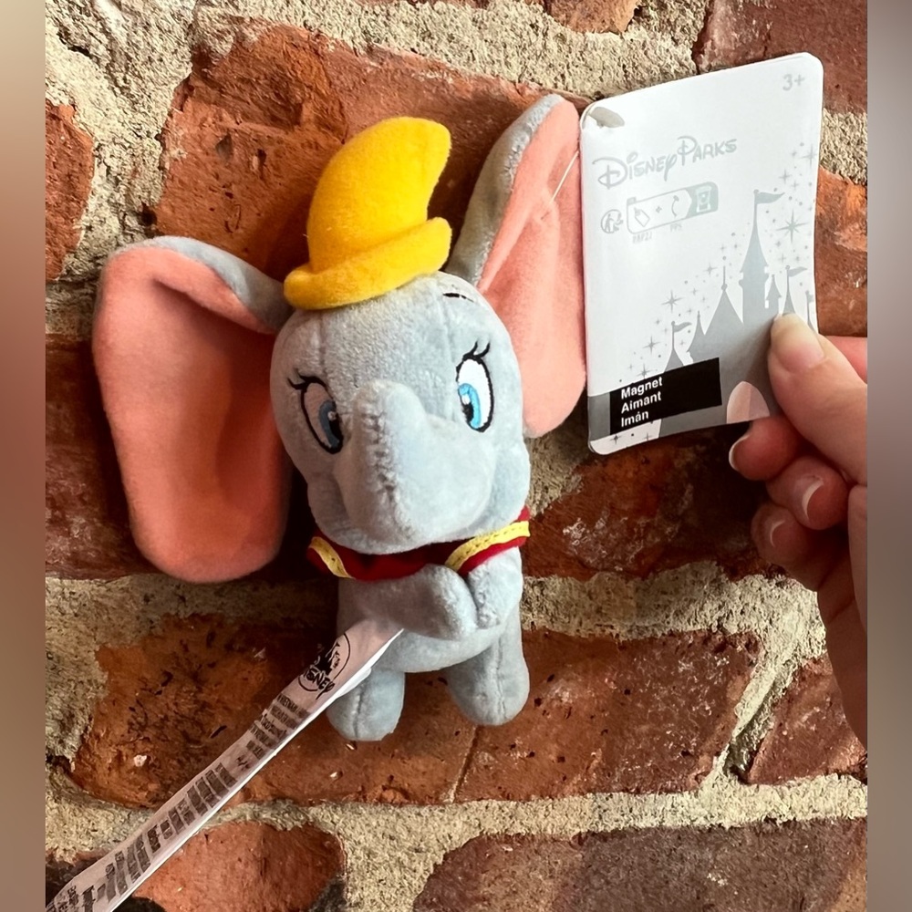 Disney Parks Dumbo Magnetic Magnet Plush Toy NEW